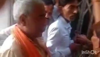 विभूतिपुर: 9 सूत्री मांगों को लेकर दूसरे दिन भी विभूतिपुर सीएचसी परिसर पर आशा कार्यकर्ताओं की अनिश्चितकालीन हड़ताल रही जारी