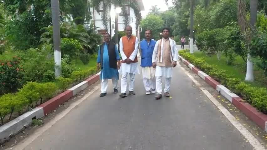 बिहार राज भवन में महामहिम राजेंद्र विश्वनाथ अर्लेकर साहब से मिलने के लिए जाते हुए राष्ट्रीय जनसंभावना पार्टी के शिष्टमंडल।# उपेंद्र #साहनी #आर जे पी अध्यक्ष।
