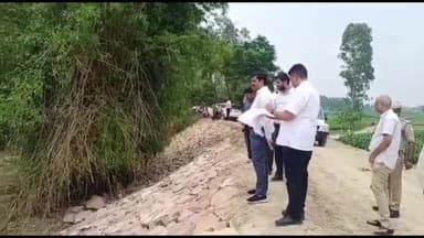 बलरामपुर: जिला अधिकारी ने हरबसपुर तटबंध का किया निरीक्षण