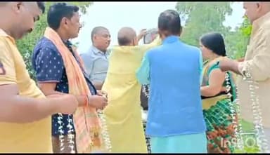 करपी: बिहार सरकार के पूर्व मंत्री स्वर्गीय मुंद्रिका सिंह यादव की जयंती पर करपी में स्थित उनके स्मारक पर किया गया माल्यार्पण