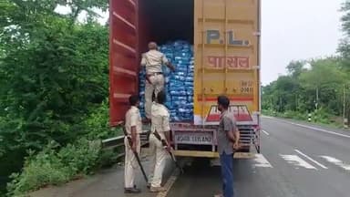 बिहपुर: संदेह होने पर NH-31 ननकार ढ़ाला के पास बिहपुर पुलिस ने कंटेनर को रोककर ली तलाशी, नहीं मिली शराब
