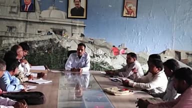 पीरटांड: पीरटांड़ प्रखंड मुख्यालय में मनरेगा योजना की समीक्षा बैठक का आयेजित