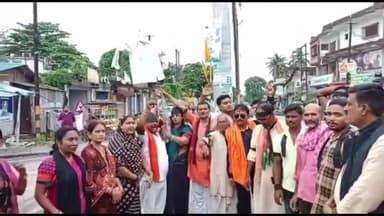 अररिया: पटना में हुए लाठीचार्ज के विरोध में काली मंदिर चौक पर भाजपा कार्यकर्ताओं ने मुख्यमंत्री का पुतला किया दहन