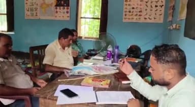 करपी: पंचायत सचिव ने मध्य विद्यालय किंजर,उच्य विद्यालय किंजर, नवसृजित प्राथमिक विद्यालय मिर्जापुर का किया औचक निरीक्षण