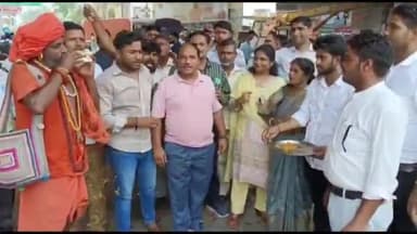 धनौरा: हरिद्वार से जल लेकर अपनी मंजिल की ओर बढ़ते से भक्तों का स्वागत करने पहुंचे अमरोहा के डीएम और एसपी पालिका अध्यक्ष