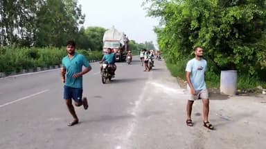 इसराना: रोहतक नेशनल हाईवे कावडिय़ों के लिए हाईवे को वन वे किया, सेकडो कावडिय़े डाक व पैदल कावड लेकर गुजरे