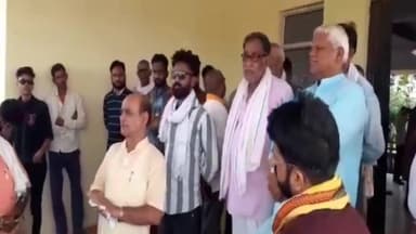 पन्ना: कलेक्ट्रेट भवन के गेट पर अनिश्चितकालीन आंदोलन पर बैठे विहिप कार्यकर्ताओं ने मुख्यमंत्री का पुतला दहन करने की दी चेतावनी