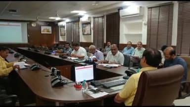 पन्ना: कलेक्ट्रेट सभागार में कलेक्टर ने निर्माण विभागों के कार्यों की समीक्षा कर अधिकारियों को दिए जरूरी निर्देश