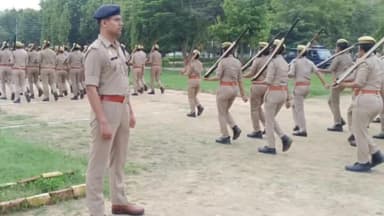 बलरामपुर: पुलिस अधीक्षक ने रिजर्व पुलिस लाइन में परेड की ली सलामी, शारीरिक व मानसिक रूप से फिट रहने के लिए पुलिस बल को लगवाई दौड़