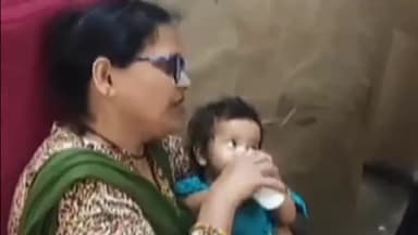 मुरादाबाद: मझोला थाने के सामने झाड़ियों में पड़ी मिली बच्ची को पुलिस ने चाइल्डलाइन की टीम को सौंपा, पुलिस खंगाल रही सीसीटीवी फुटेज