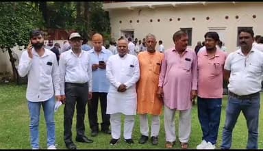 अलवर: सैनी समाज ने सावित्री बाई फुले की प्रतिमा को शहर में स्थापित करने की मांग को लेकर पूर्व केंद्रीय मंत्री को सौंपा ज्ञापन