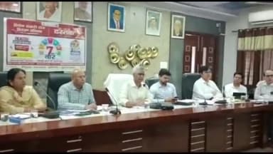 मुरादाबाद: डीएम शैलेंद्र कुमार सिंह ने जिले में टीकाकरण की स्थिति को सुधारने के लिए स्वास्थ्य विभाग के अफसरों को दिए निर्देश