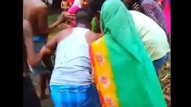 बेतिया: बरवा सेमरा घाट पंचायत स्थित वार्ड नंबर एक में मुर्गी के विवाद को लेकर जमकर हुई मारपीट, आधा दर्जन से अधिक लोग घायल