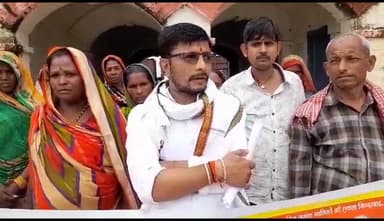 सुपौल: गढ़ बरुवारी रेलवे स्टेशन पर विभिन्न मांगों को लेकर प्रदर्शन, युवा कांग्रेस जिला उपाध्यक्ष लक्ष्मण कुमार झा ने दी जानकारी