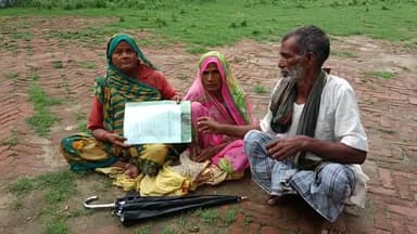 बहराइच: चौबेपुरवा के पीड़ित बैठे धरने पर, विपक्षियों पर कार्रवाई किए जाने की मांग को लेकर दिया धरना