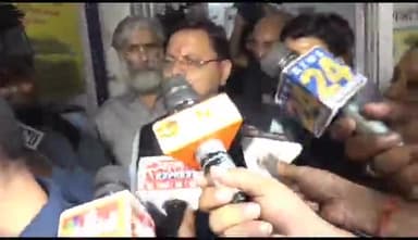 देहरादून: रजिस्ट्रार कार्यालय में CM धामी ने जिलाधिकारी को दी सख्त हिदायत, दोषियों के खिलाफ कार्रवाई करने के दिए निर्देश