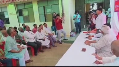 आज़मगढ़: DIOS कार्यालय पर उत्तर प्रदेश माध्यमिक शिक्षक संघ ने पुरानी पेंशन बहाली सहित अन्य मांगों को लेकर दिया धरना