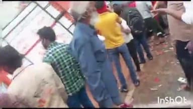 झांसी हाइवे सड़क पर अछरू माता तिगैला के पास दो बसों में हुई आमने सामने जोरदार टक्कर, घटना में कई लोग हुए घायल।