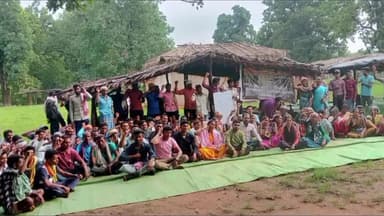 दुर्गुकोंदल: खंडीघाट बचाओ संघर्ष समिति के बैनर तले रेलवे लाइन व नई खदान के विरोध में भेजर में आज धरना प्रदर्शन 81वें दिन भी रहा जारी