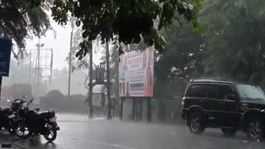 होशंगाबाद नगर: जिले में 1 जून से 15 जुलाई तक औसत 250.8 मिलीमीटर वर्षा दर्ज, गत वर्ष इसी अवधि में हुई थी औसत 594.5 मिलीमीटर वर्षा