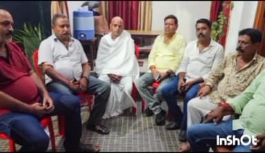 मेदिनीनगर (डालटनगंज): पलामू के जेएमएम नेताओं ने पत्रकार संजय के घर जाकर किया शोक संवेदना व्यक्त