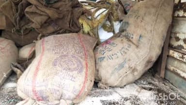 सुकमा: सिलगेर के साप्ताहिक बाजार में पीडीएस की कालाबाजारी पर खाद विभाग ने की कार्यवाही दो वाहनों से बरामद किया पीडीएस का चावल