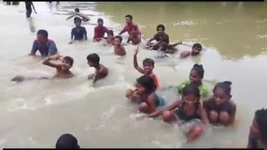 ऐसा करने से बचे, ये जानलेवा हो सकता है,
 आज हमारे क्षेत्र में 2 बच्चे ऐसे ही कारणों से डूबे। 
.#ArariaFlood