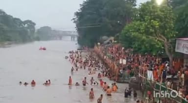 मोदीनगर: छोटे हरिद्वार पर कांवड़ियों की उमड़ी भीड़, श्रद्धा की लगाई डुबकी