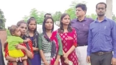 मोतिहारी: भरौलिया चौक से आर्केस्ट्रा में काम करने वाली युवतियों को श्रम विभाग के अधिकारियों ने कराया मुक्त