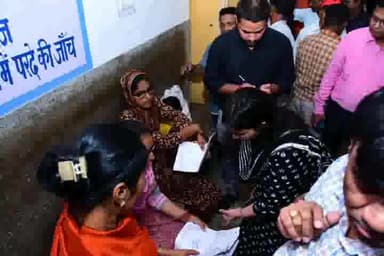 बरेली: कमिश्नर सौम्या अग्रवाल ने जिला अस्पताल का किया निरीक्षण, मरीजों से पूछा उनका हाल