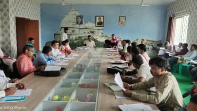 पीरटांड: फोटो युक्त मतदाता सूची को लेकर पीरटांड़ प्रखंड मुख्यालय में बैठक का हुआ आयोजन