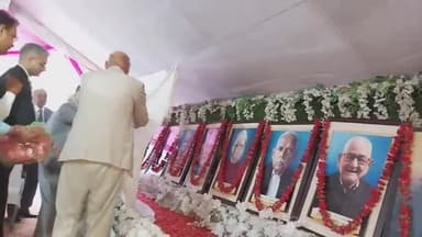 बहराइच: बहराइच अधिवक्ता संघ भवन प्रांगण में 8 दिवंगत अधिवक्ताओं के चित्रों का उच्च न्यायालय के न्यायमूर्ति ने किया अनावरण