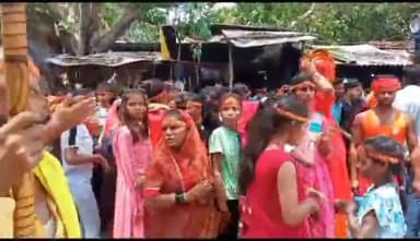 करपी: प्राचीन देवी मंदिर के वार्षिकोत्सव के अवसर पर किंजर में निकाली गई शोभायात्रा