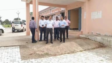टीकमगढ़: ज़िले के नवागत कलेक्टर अवधेश शर्मा ने एसडीएम कार्यालय और खरगापुर तहसील का किया औचक निरीक्षण