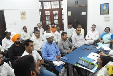 #AAP प्रदेश कार्यालय मे हुई सभी अयोध्या प्रांत जिलाध्यक्षो की बैठक #उन्नाव_प्रभारी व #उन्नाव_जिलाध्यक्ष रहे उपस्थित