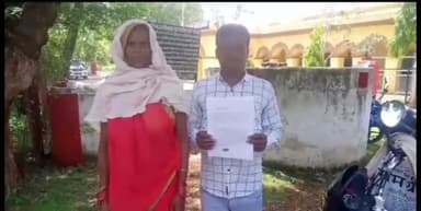 पन्ना: शाहनागर में सरपंच द्वारा जबरन आदिवासी की जमीन में कब्जा करने के खिलाफ पीड़ित परिवार ने एसपी कार्यालय में सौंपा ज्ञापन।