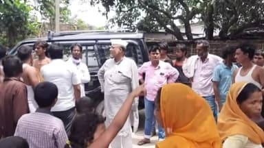 अररिया: मानिकपुर गांव में डूबने से एक किशोर की हुई मौत मृतक के परिजनों से मिलने पहुंचे अररिया विधायक दी सांत्वना