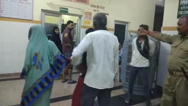 अतर्रा: महुआ गांव में घर से बाहर जाते समय युवती को जहरीले सर्प ने डंसा, जिला अस्पताल में करवाया गया भर्ती