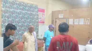 इकौना: वीरपुर परसरामपुर रोड पर पथरहवा चौराहे के पास दो बाइकों में हुई टक्कर 1 लोग हुए घायल