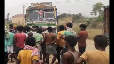 कोईलवर: बबुरा फोर लाइन में राजापुर के समीप दो ट्रकों की आमने-सामने टक्कर में खलासी की हुई मौत