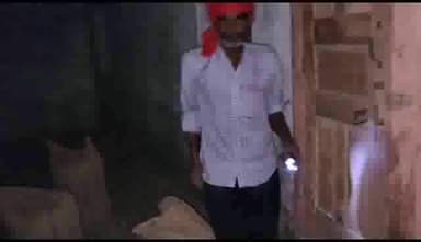 सलोन: सुंदरगंज डीह मार्ग पर बैंक के पास सरकारी राशन उतरवाने की सूचना से मचा हड़कंप, अधिकारी मौके पर पहुंचे