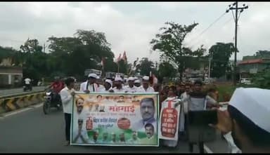 #महंगाई_बेरोजगारी के साथ देश को नफ़रत का ज़हर देनेवाली, अत्याचारी भाजपा शासन के खिलाफ मार्च करते #जिलाध्यक्ष #S_M_Jha