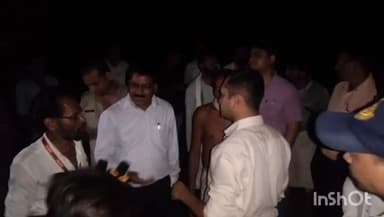 टीकमगढ़: टीकमगढ़ जिले में धशान नदी के टापू पर फंसे-3 ग्रामीणों का देर रात्रि प्रशासन ने किया रेस्क्यू