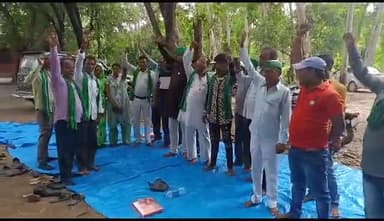 आज दिनांक 15-07-23 को भारतीय किसान श्रमिक जनशक्ति यूनियन की मासिक बैठक गन्ना कार्यालय बाराबंकी में सम्पन्न हुई बैठक में उपस्थित किसान भाइयों ने अपनी अपनी समस्यायों को बताया और कहा कि पिछली बैठक जो हमारी समस्याओंसे सम्बंधित ज्ञापन सौंपा गया