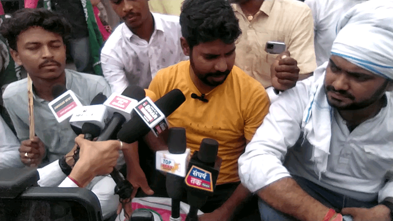 Sasaram पोस्ट आफिस चौराहा जाम।
100 में 90 बिहारी की तय हो सरकारी नौकरियों में भागीदारी #vishal_kuswaha #jap_rohtas
