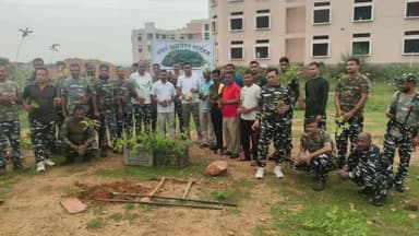 पीरटांड: खुखरा में सीआरपीएफ-154 बटालियन द्वारा वृक्षारोपण कार्यक्रम का आयोजन किया गया