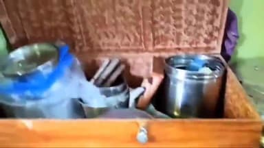 बाजपट्टी: मिर्जापुर गांव में चोरों ने बंद घर में चोरी की घटना को दिया अंजाम, रोशनदान तोड़कर घर में घुसे थे चोर