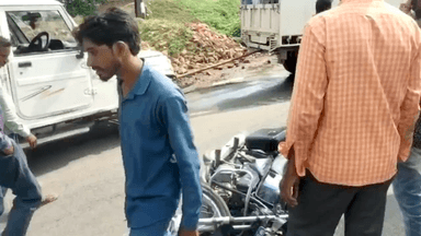 सिंगरौली: नौगढ़ में एक पिकअप वाहन ने बाइक सवार को मारी जोरदार टक्कर, हादसे में बाइक चालक हुआ घायल