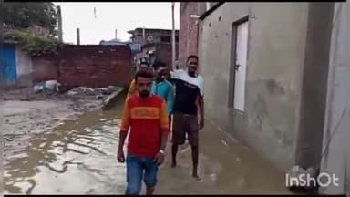 महसी: बरदहा बाजार में जलभराव से परेशान ग्रामीणों ने किया प्रदर्शन, जताई नाराजगी