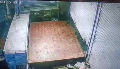 पचोर: बोड़ा नाका और गांधी चौक पर दो दुकानों के ताले तोड़कर की गई चोरी, वारदात सीसीटीवी में हुई कैद